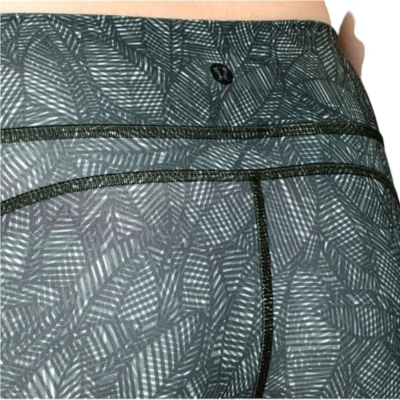 Lululemon Cool To Street Crop Leggings in Jazzy White Gator Green Sz 4 - Picture 3 of 11